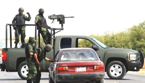 Mexican_troops_operating_in_a_random_checkpoint_2009