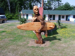 Creative Commons photo by Wayne Parrack of Bigfoot carving in central Washington state, sculptor unidentified.